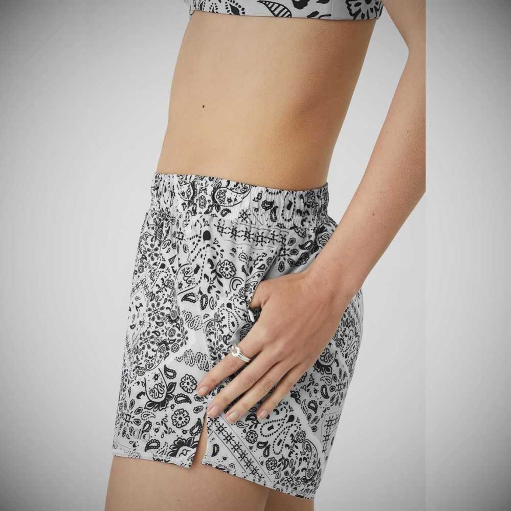 Alo Yoga Bandana Stride Kurze Hose Damen Weiß | WMOLFN143