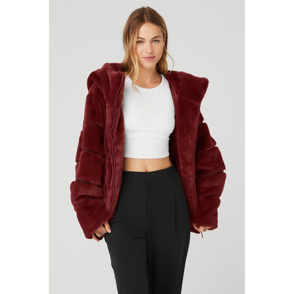 Alo Yoga Knock Out Faux Fur Jacke Damen Rot | IBVGOL702