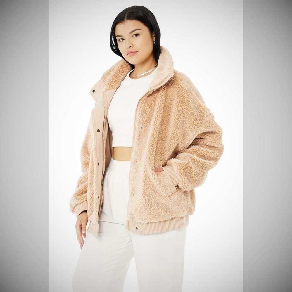 Alo Yoga Sherpa Varsity Jacke Damen Camel | RMLVIN745